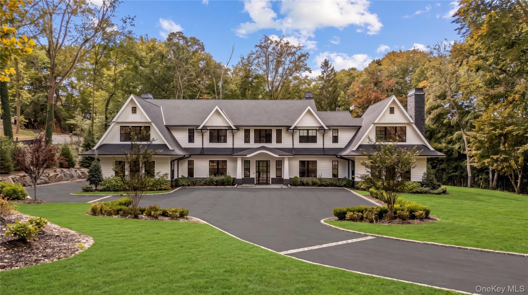 16 Cowpath, Brookville NY 11545