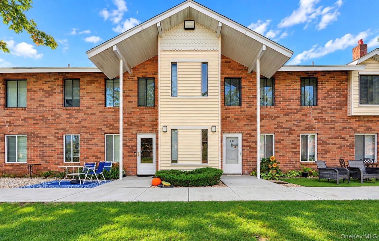 30 Pueblo Court Unit 30, Coram NY 11727