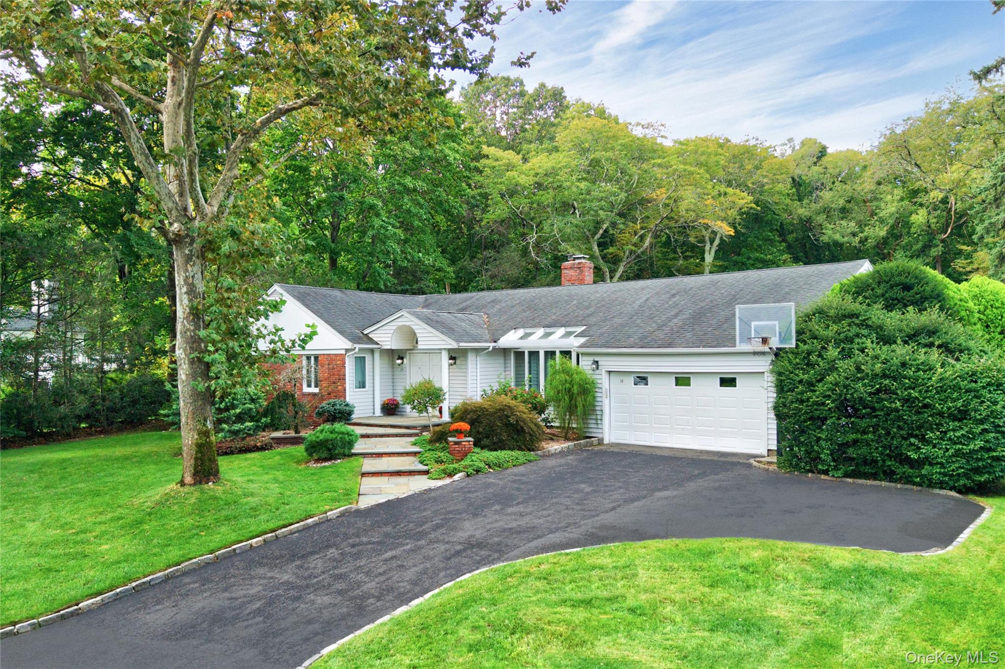 14 Maplewood Lane, East Hills NY 11576