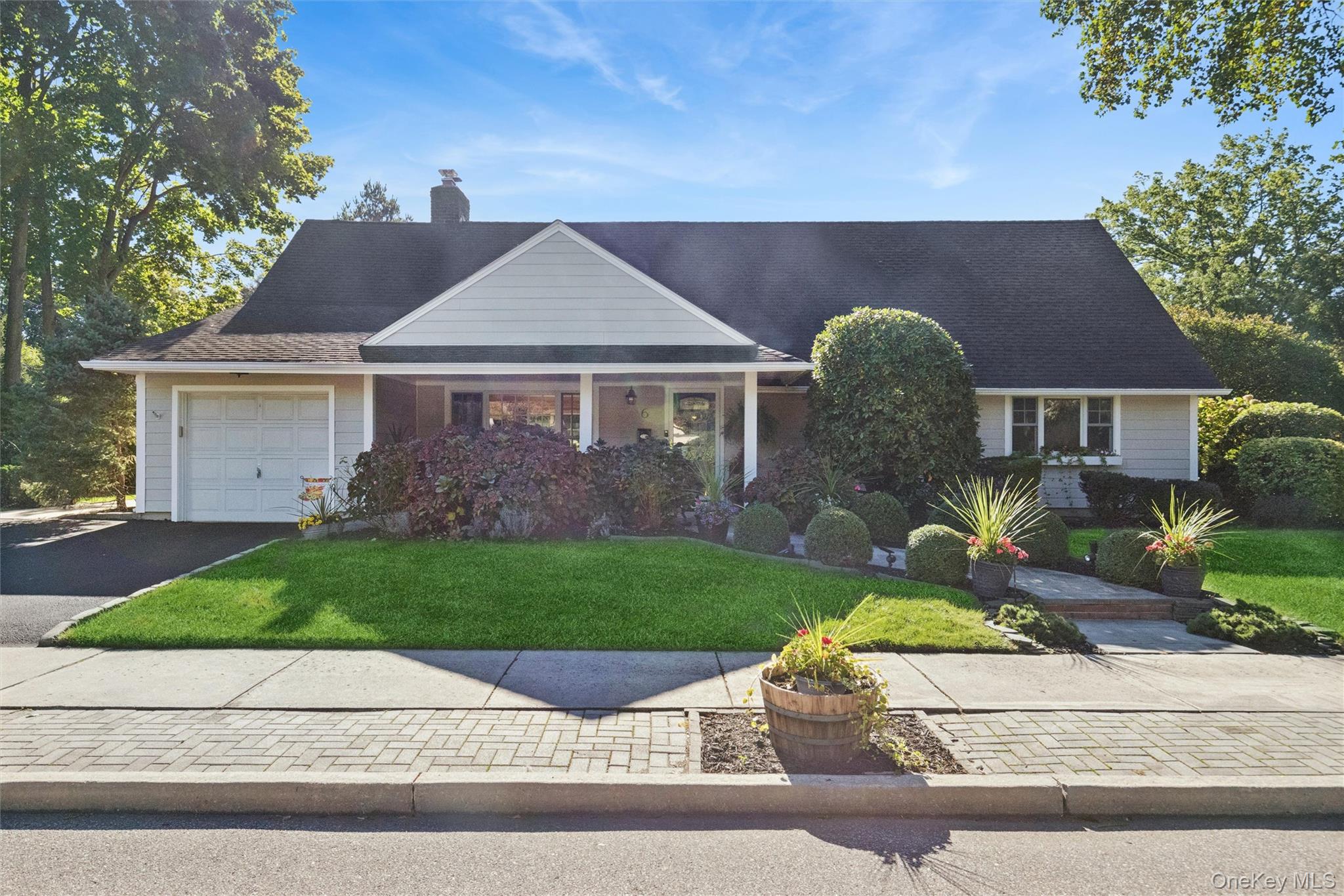 6 6th Place, Garden City NY 11530