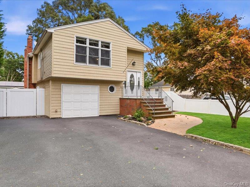 75 Lexington Road, Shirley NY 11967