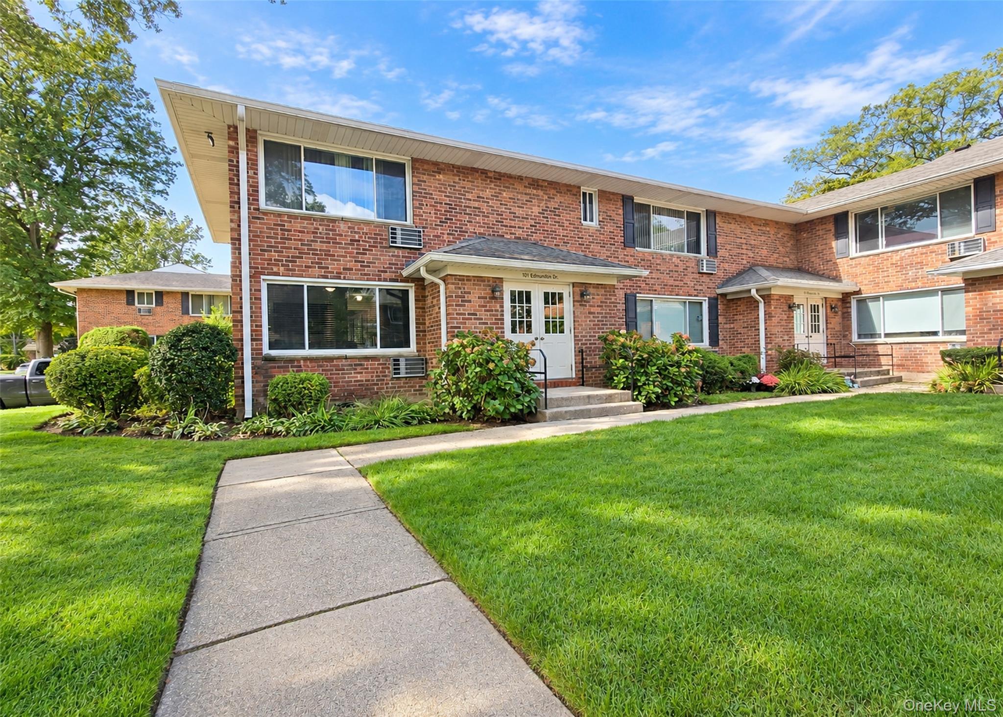 101 Edmunton Drive Unit G-1, North Babylon NY 11703