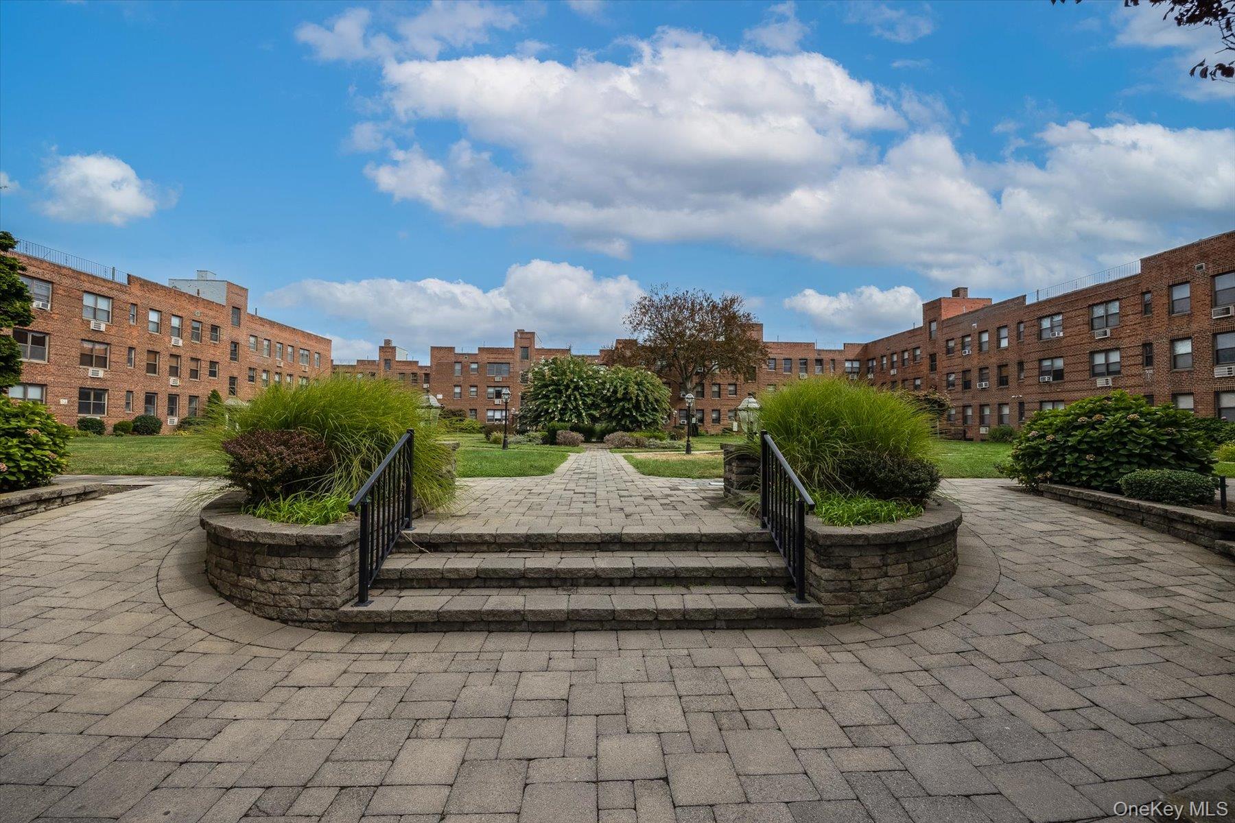 1 Jefferson Avenue Unit H8, Rockville Centre NY 11570