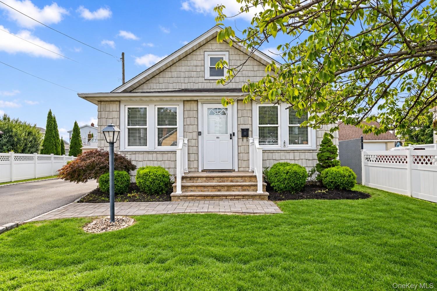 635 S 6th Street, Lindenhurst NY 11757