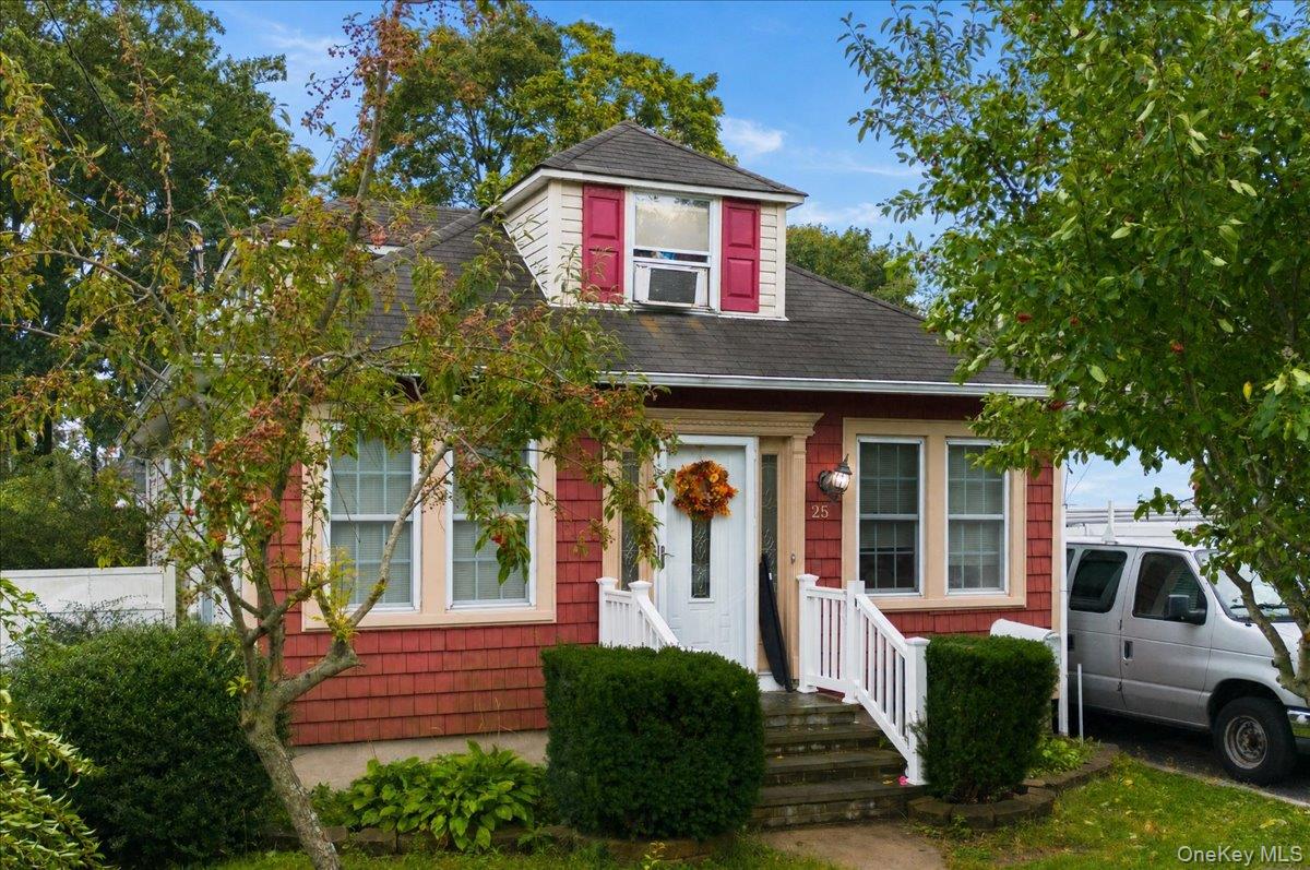25 3rd Avenue, Central Islip NY 11722