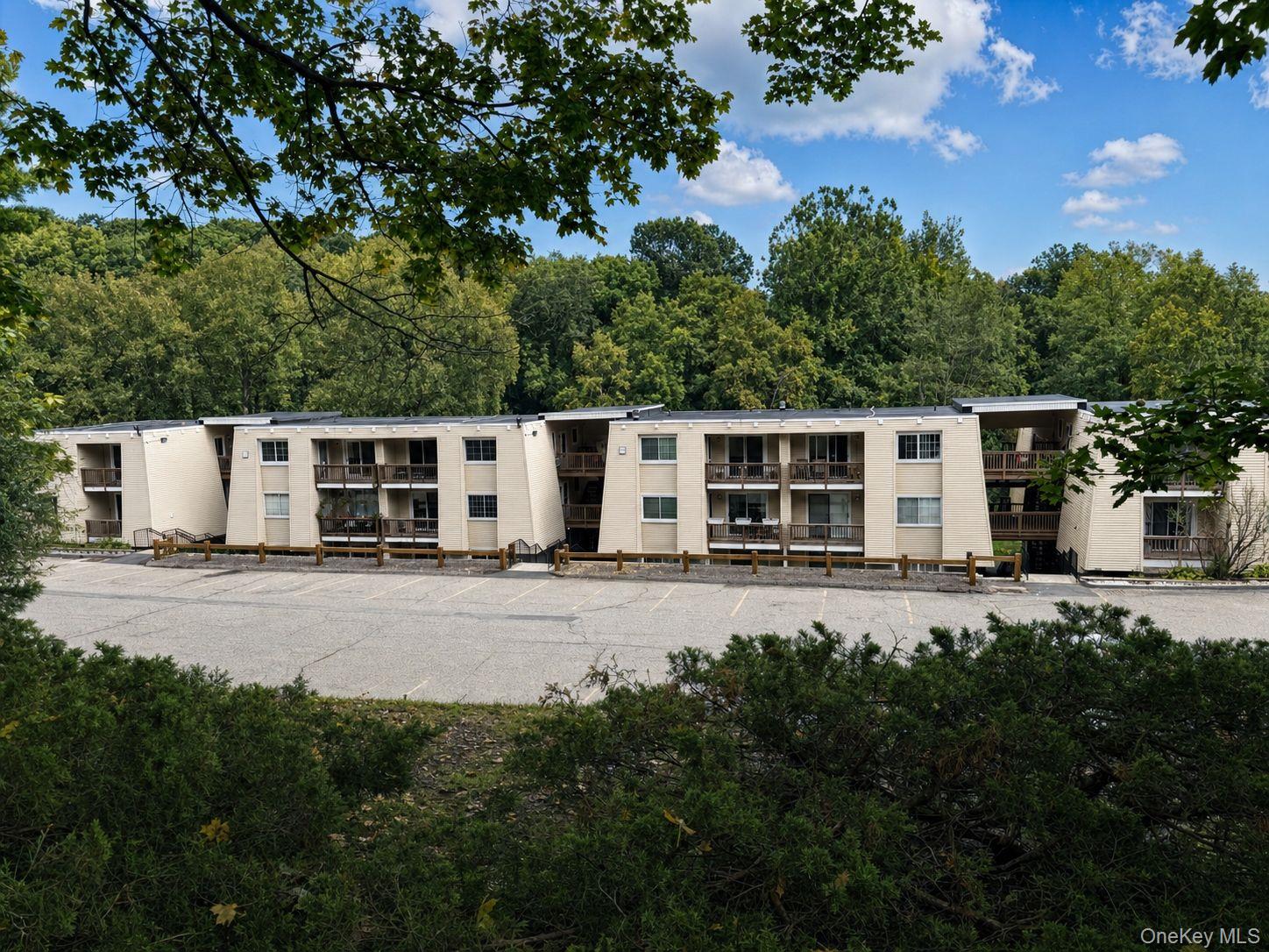 319 Fox Run Lane, Carmel NY 10512