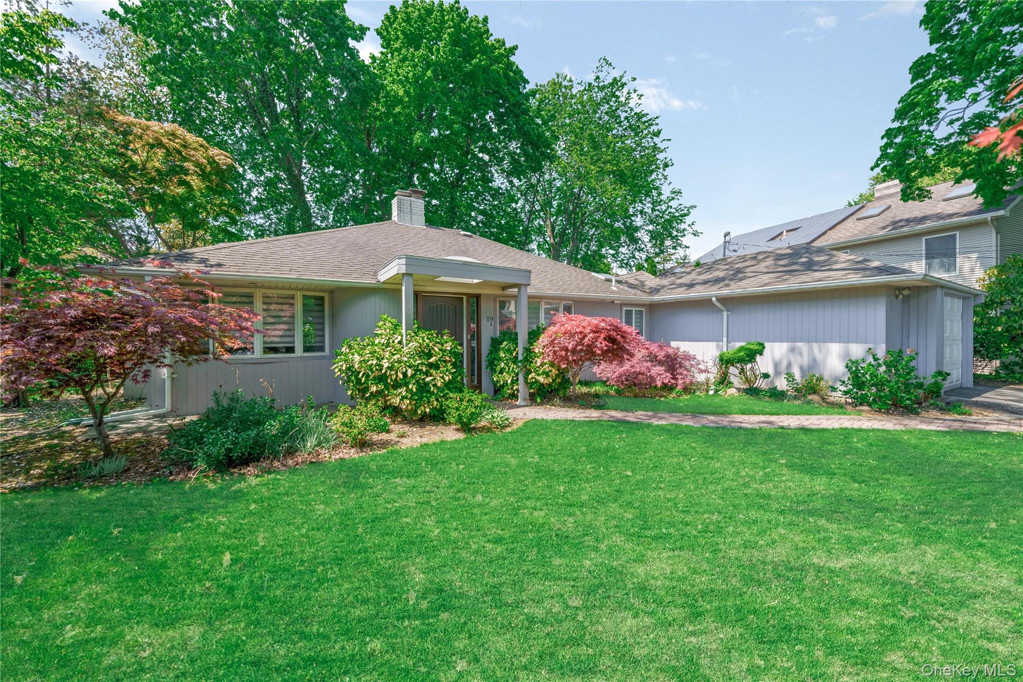 19 Ridge Drive E, Roslyn NY 11576
