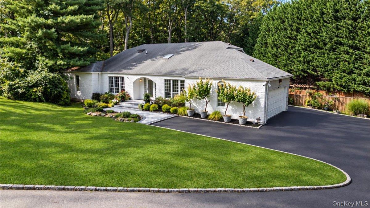 7 Faulkner Lane, Dix Hills NY 11746