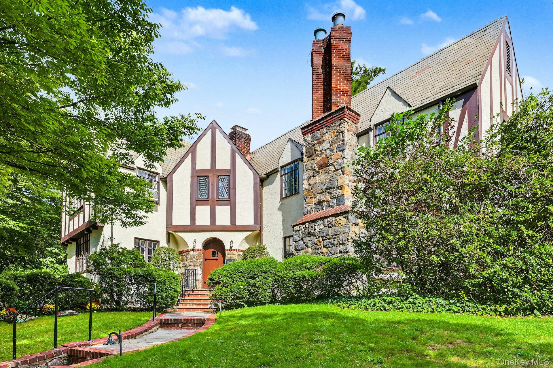 50a Circle Drive, Manhasset NY 11030