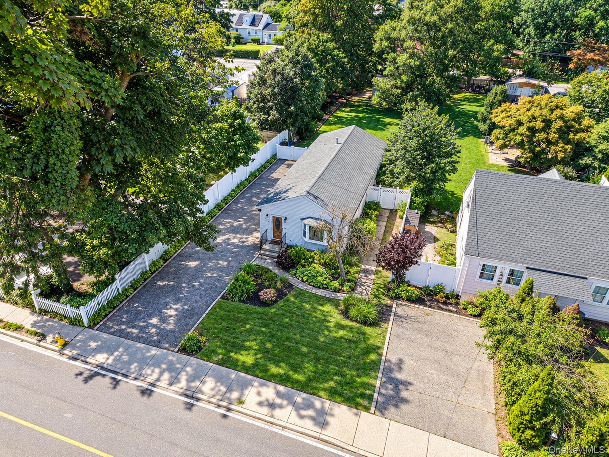 182 Commack Road, Deer Park NY 11729