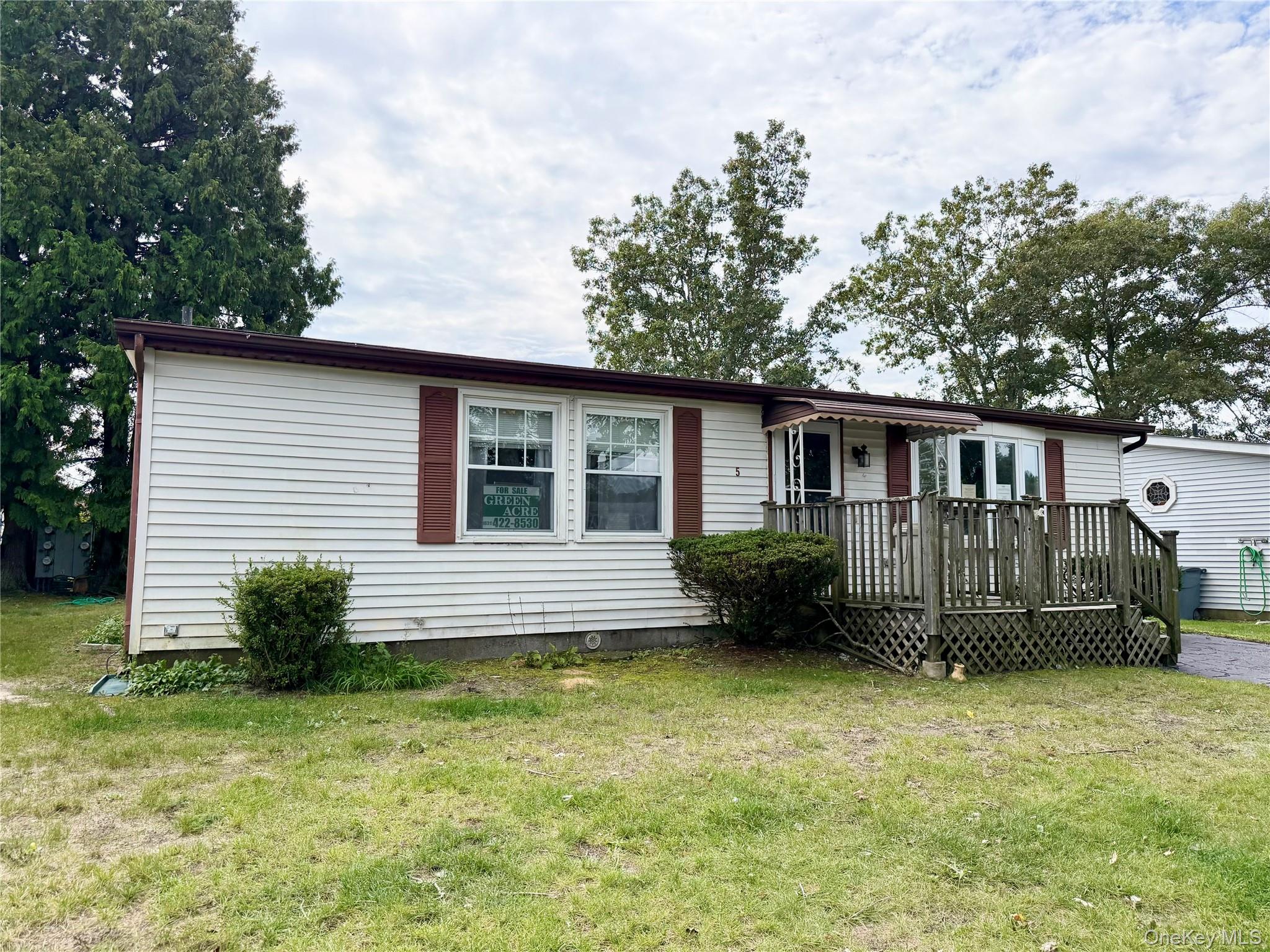 5 Holly Drive, Manorville NY 11949