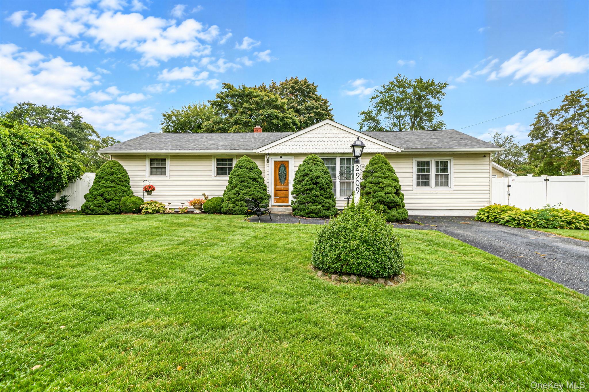 2909 Connecticut Avenue, Medford NY 11763