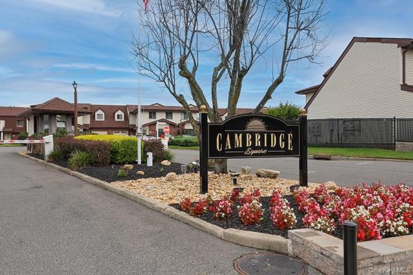 43 Cambridge Drive W, Copiague NY 11726