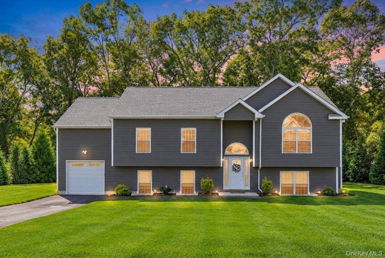 77 Maple Wood Lane, Riverhead NY 11901