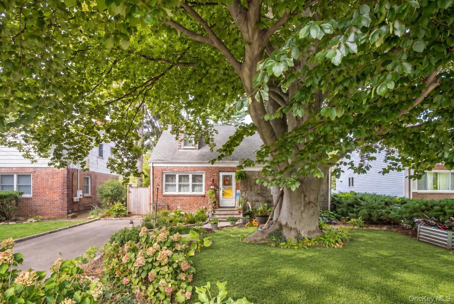 38 Middle Neck Road, Port Washington NY 11050