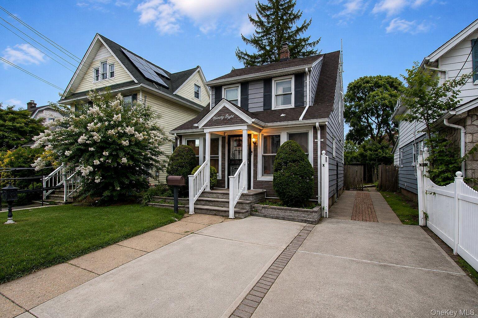 98 Willow Avenue, Hempstead NY 11550