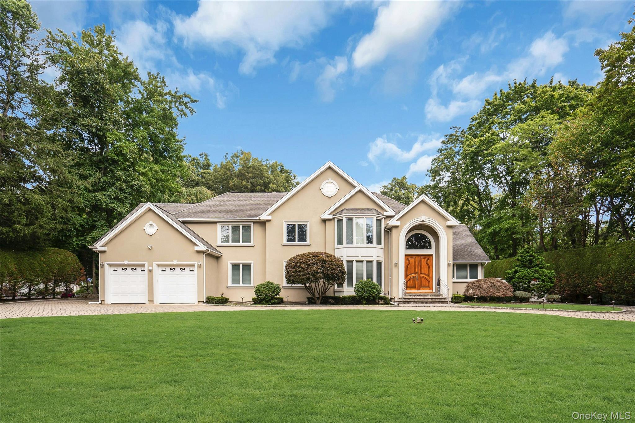 25 Oriole Way, Dix Hills NY 11746