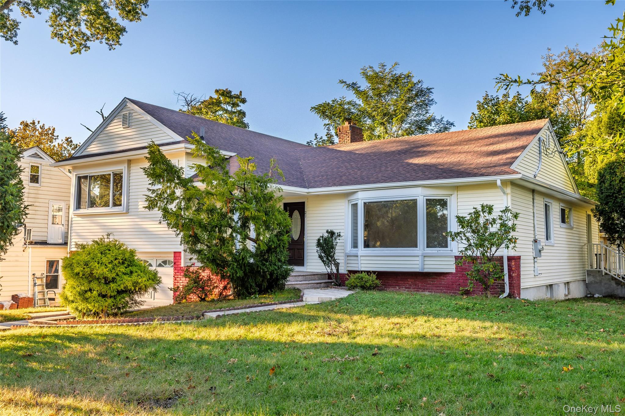 21 Oxford Boulevard, Great Neck NY 11023