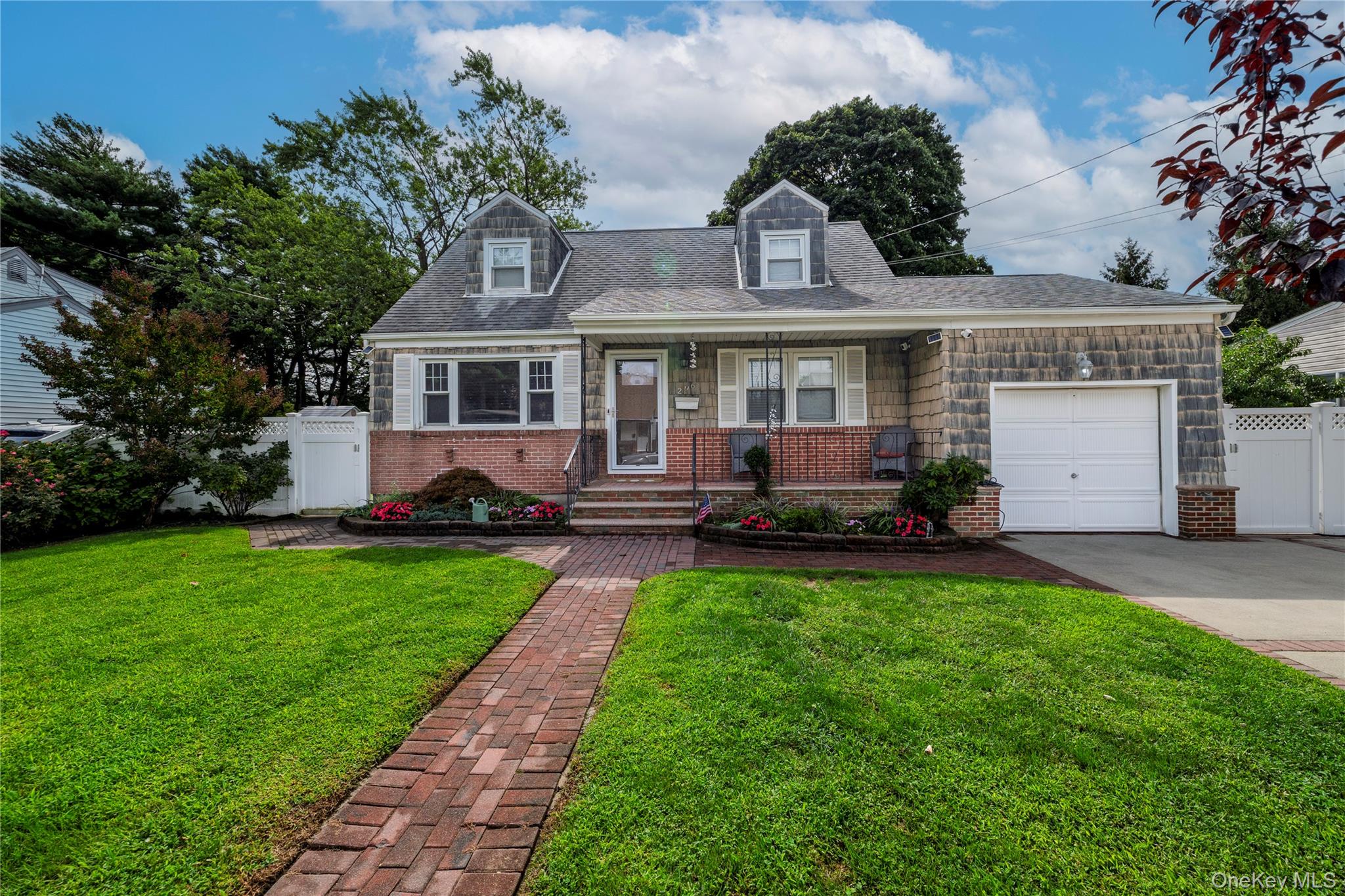 296 Heathcote Road, Lindenhurst NY 11757
