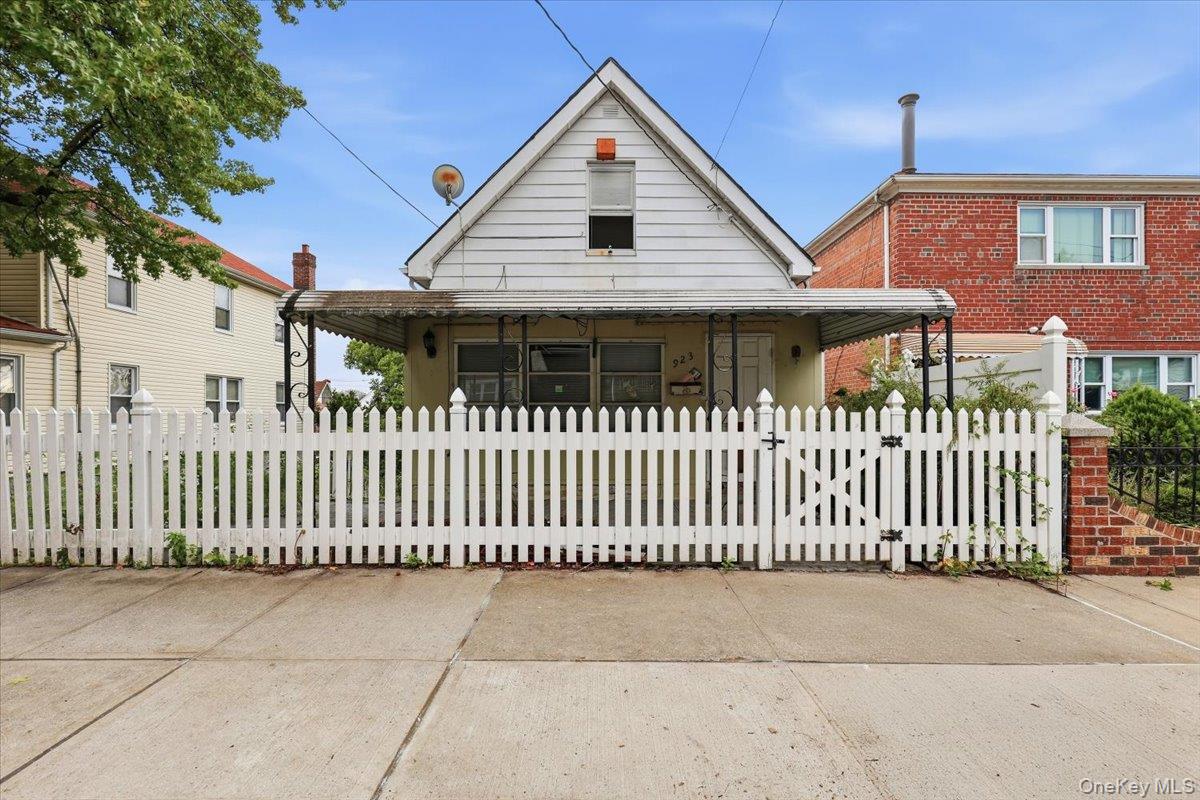 923 Quincy Avenue, Bronx NY 10465