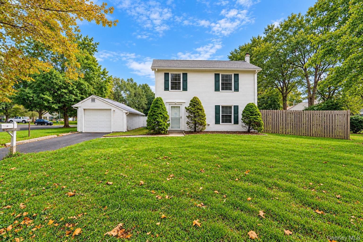 14 Petersburg Court, Coram NY 11727