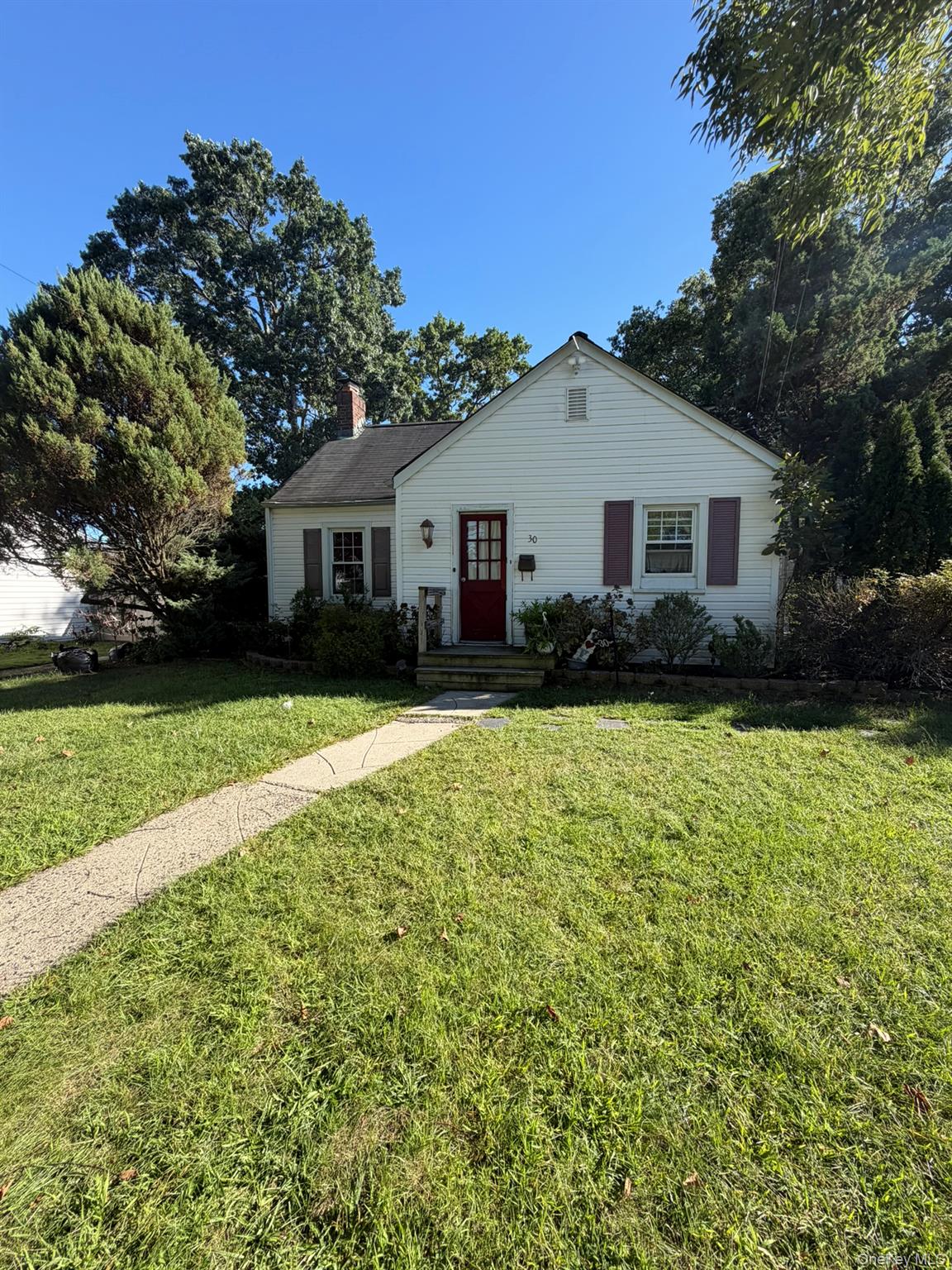 30 Beverly Road, Farmingdale NY 11735