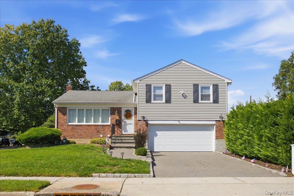 840 Carolyn Court, Seaford NY 11783