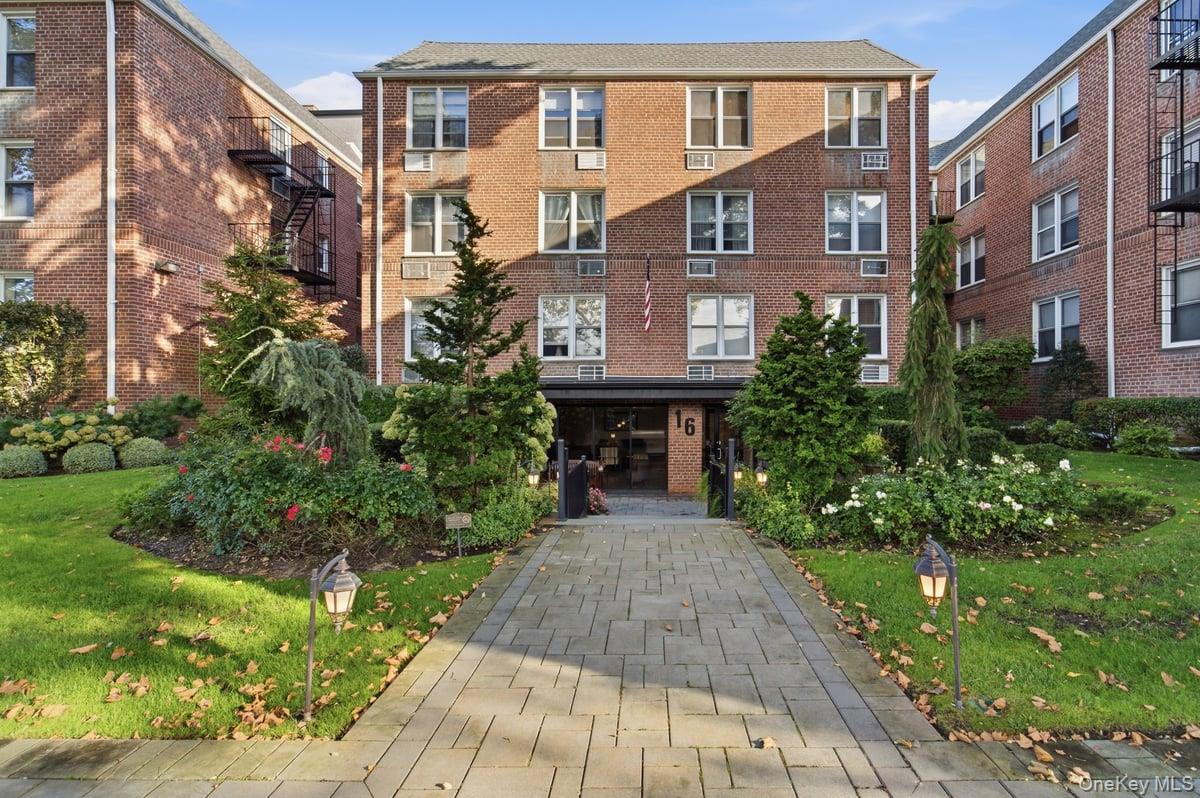 16 Main Street Unit 2Y, East Rockaway NY 11518