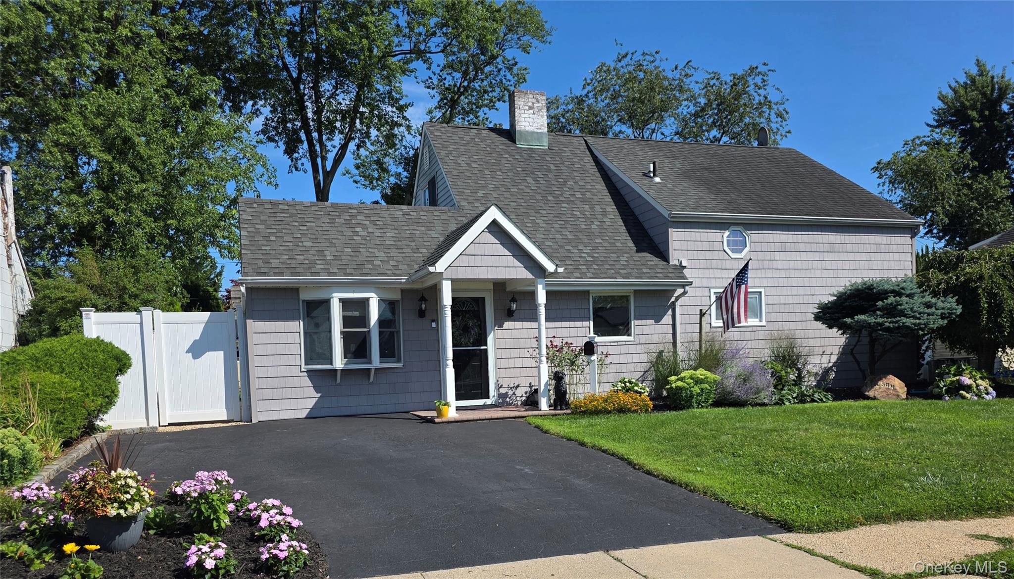 140 Springtime Lane W, Levittown NY 11756