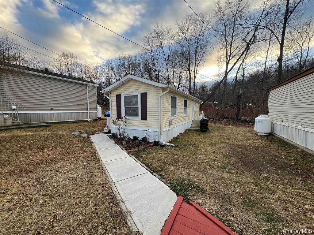 2 Mazies Lane, New Windsor NY 12553