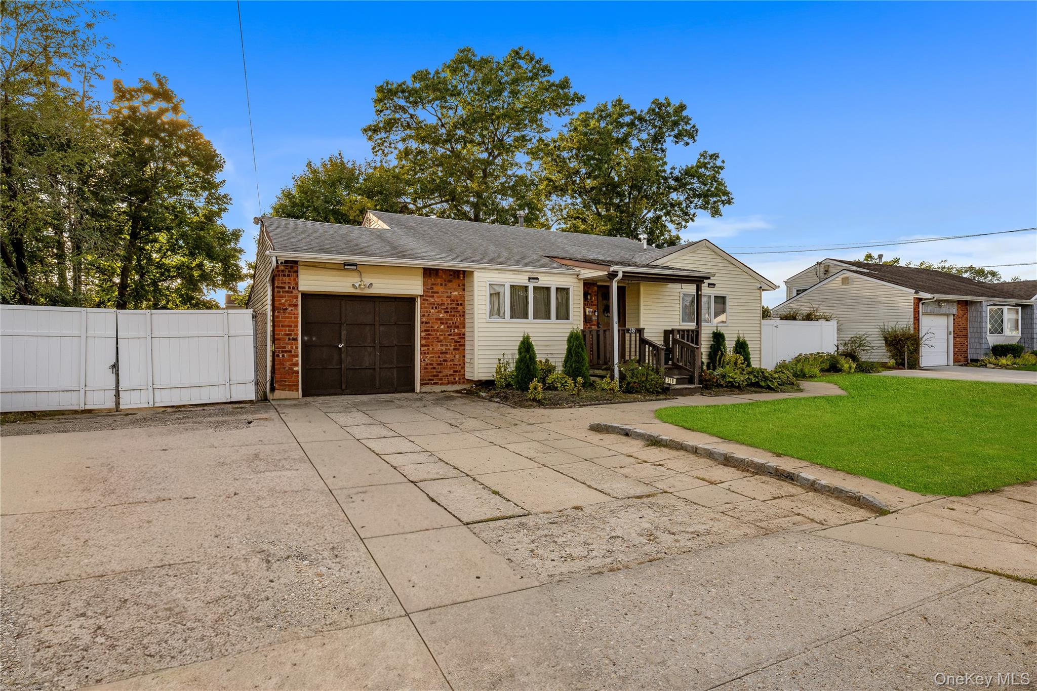 318 W 16th Street, Deer Park NY 11729