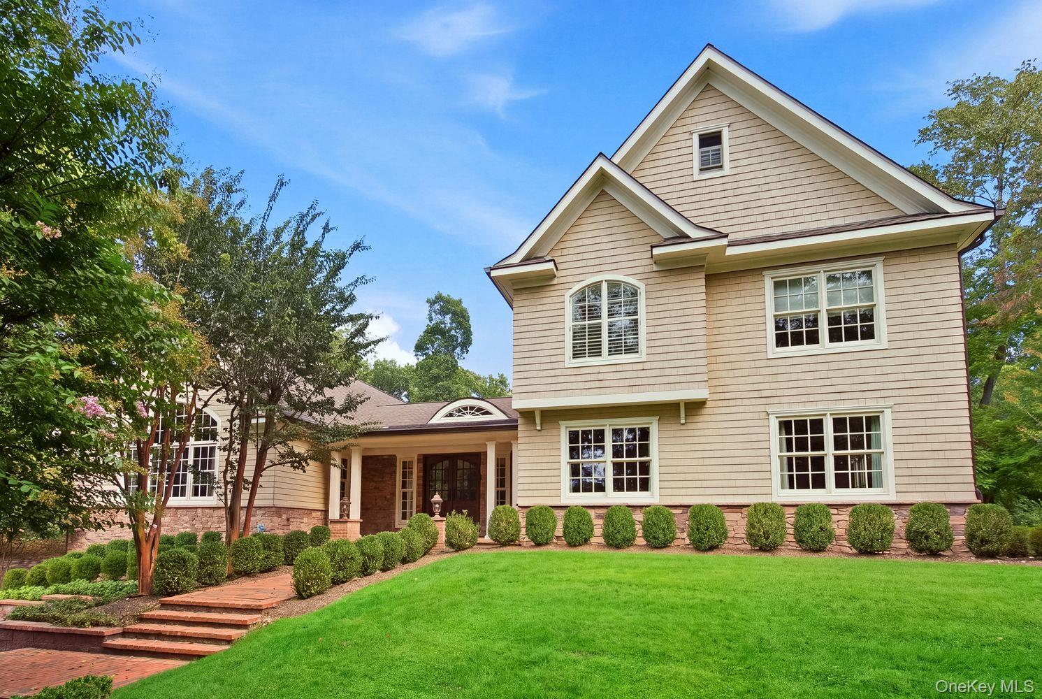 8 Fiddlers Green Drive, Lloyd Harbor NY 11743