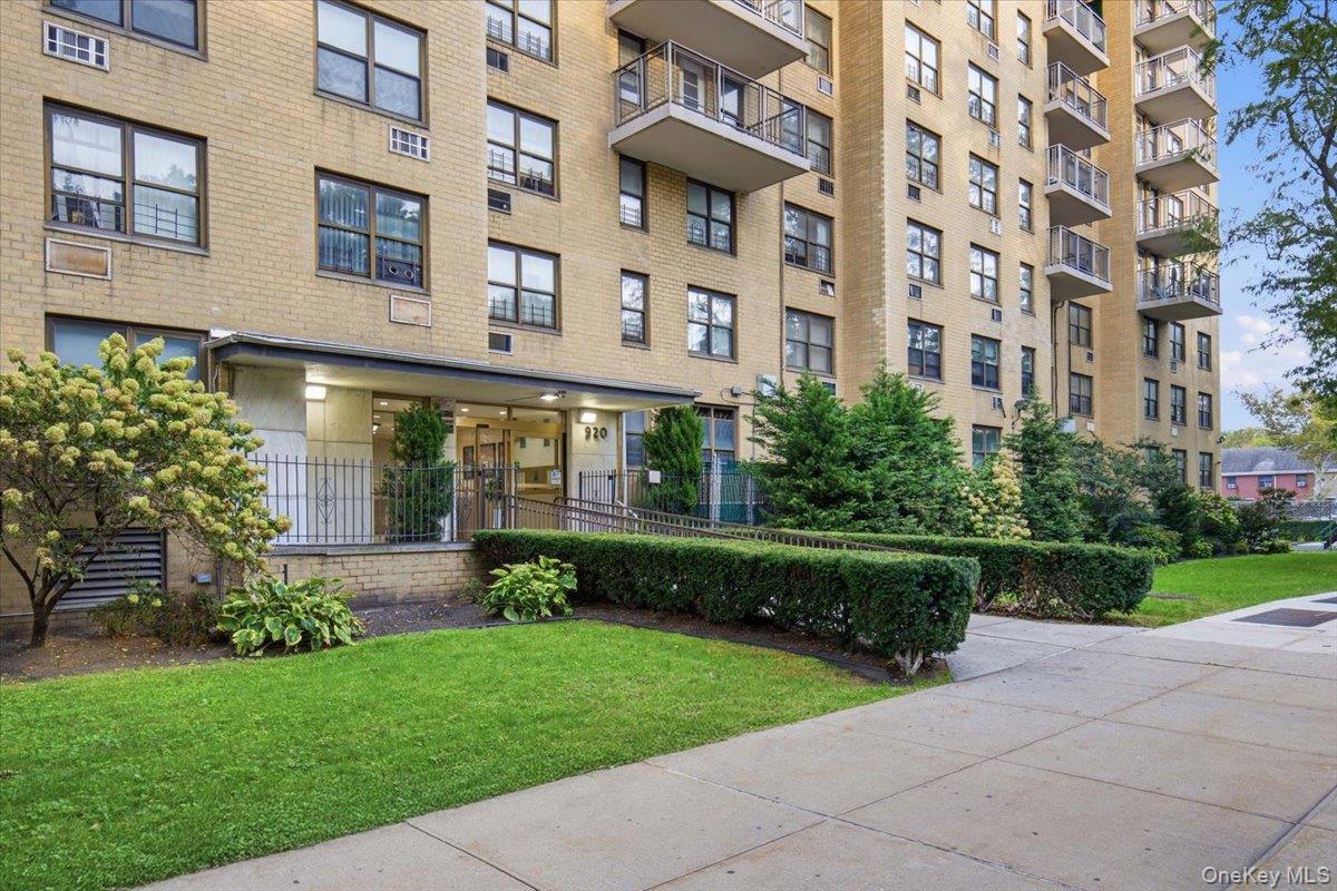 920 Metcalf Avenue Unit 19A, Bronx NY 10473