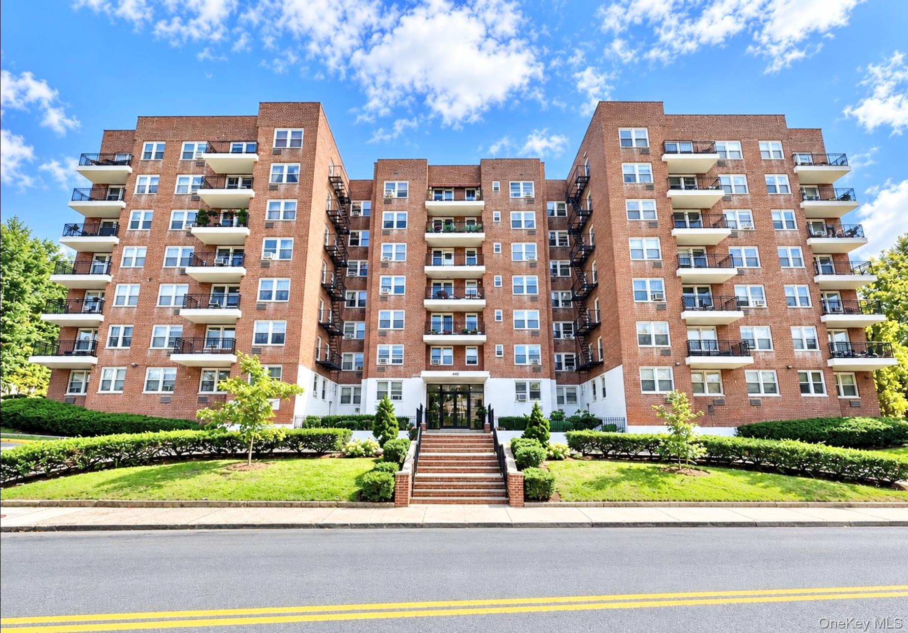 440 Warburton Avenu Avenue Unit 4J, Yonkers NY 10701