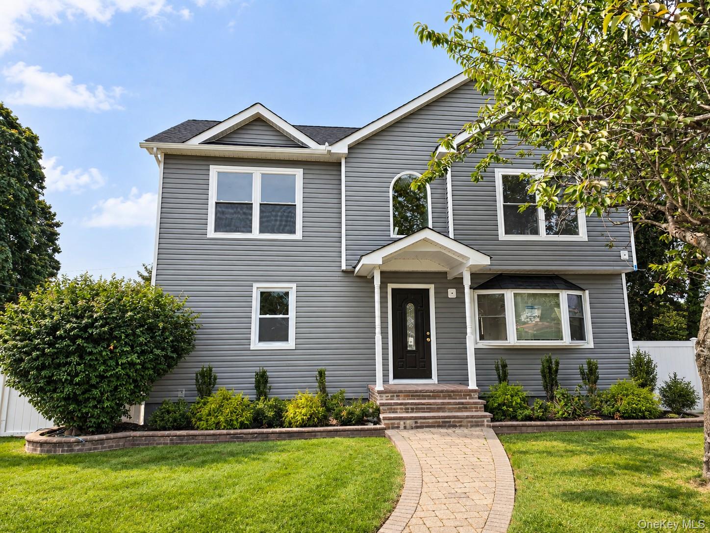 18 Hitchcock Lane, Farmingdale NY 11735