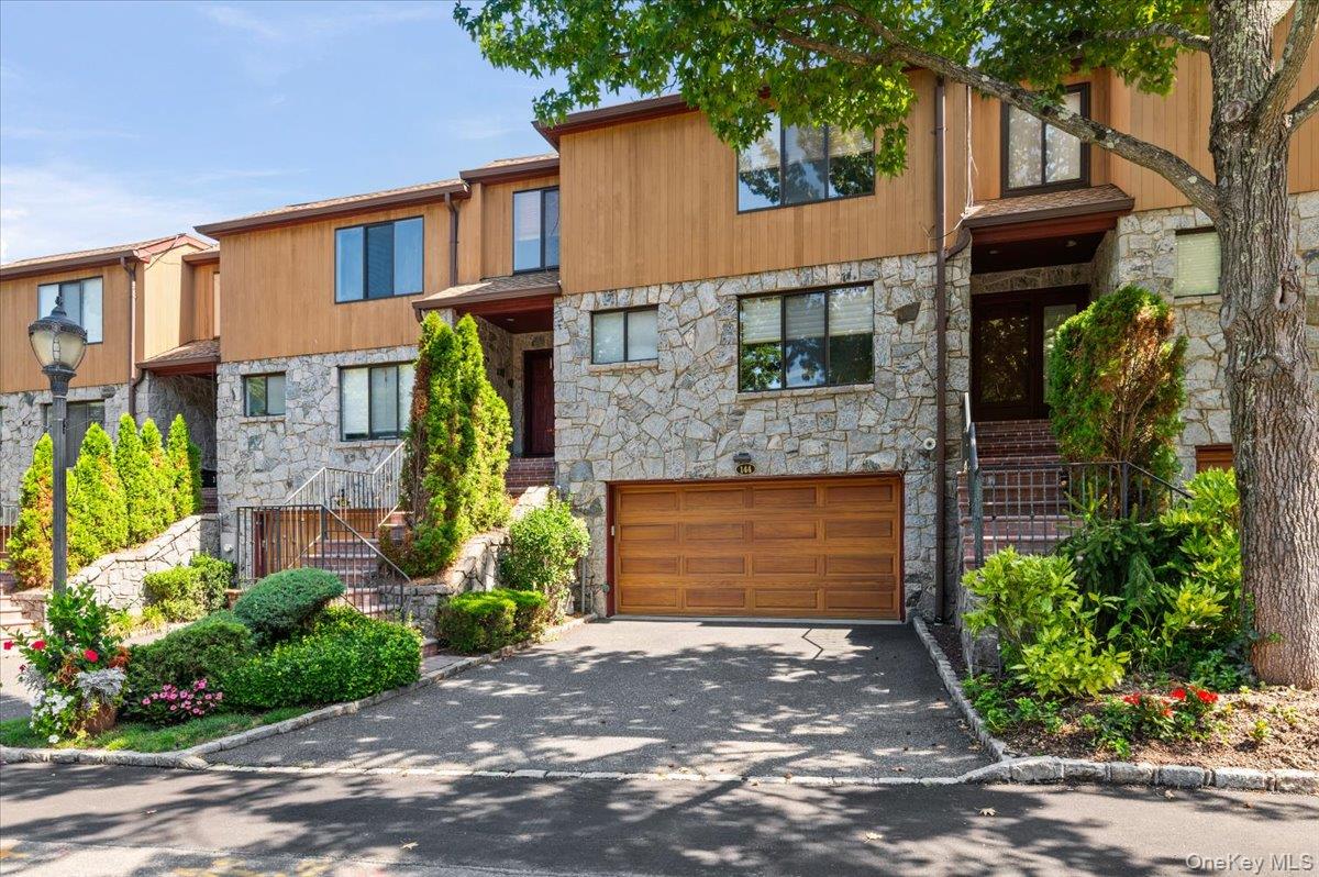 144 The Crescent Crescent, Roslyn NY 11577