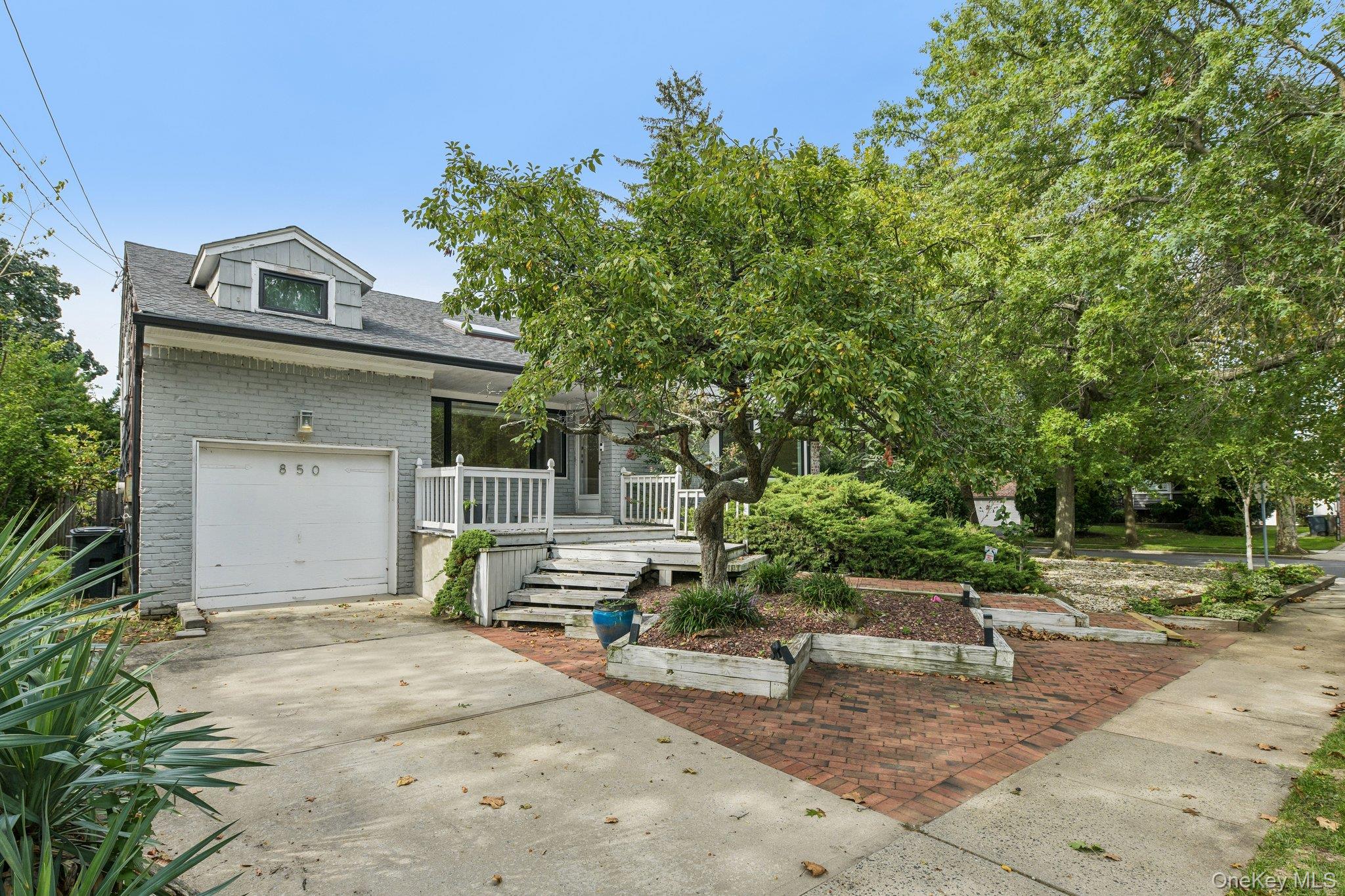 850 Oliver Street, Woodmere NY 11598