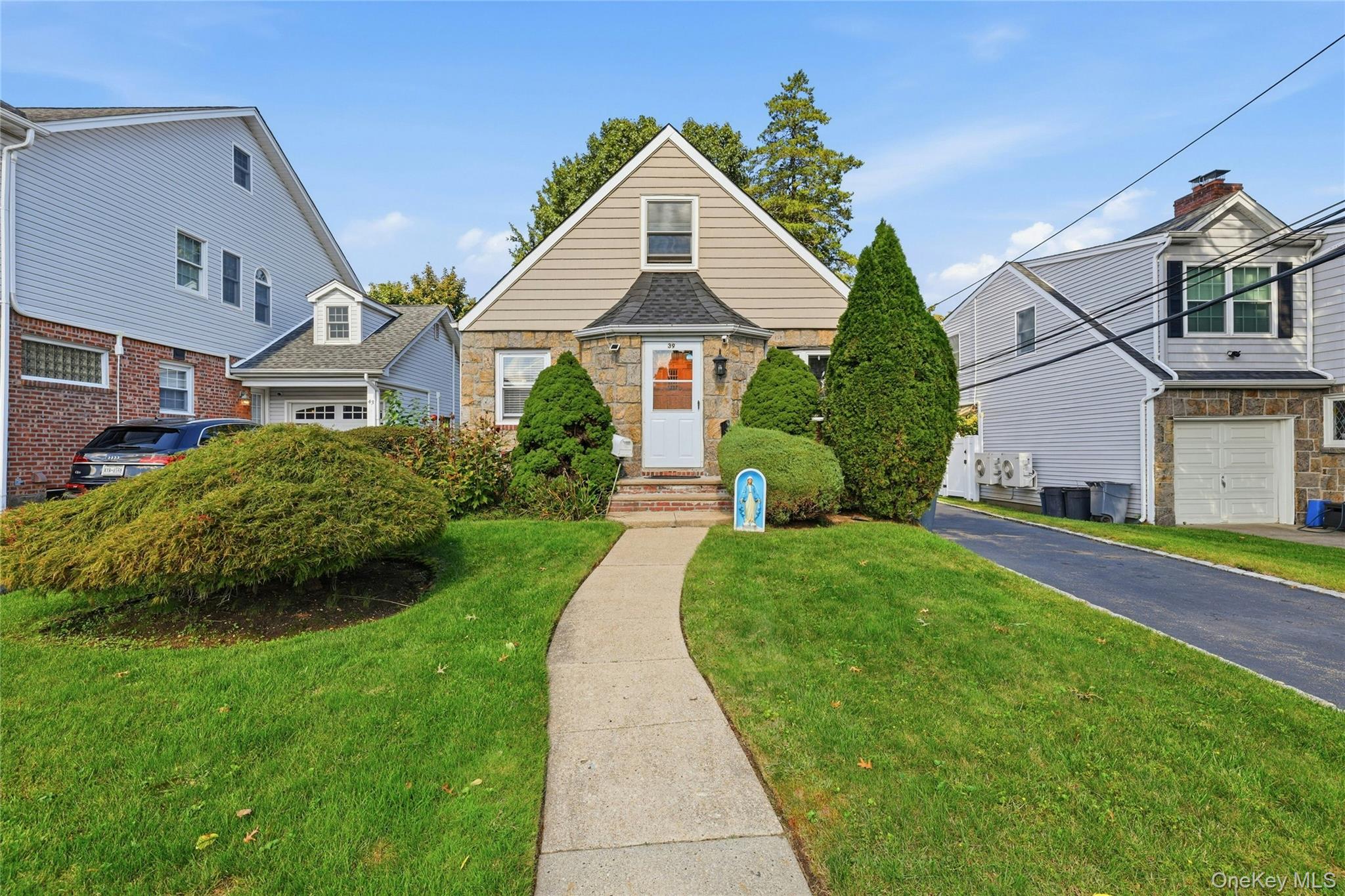 39 Primrose Drive, New Hyde Park NY 11040