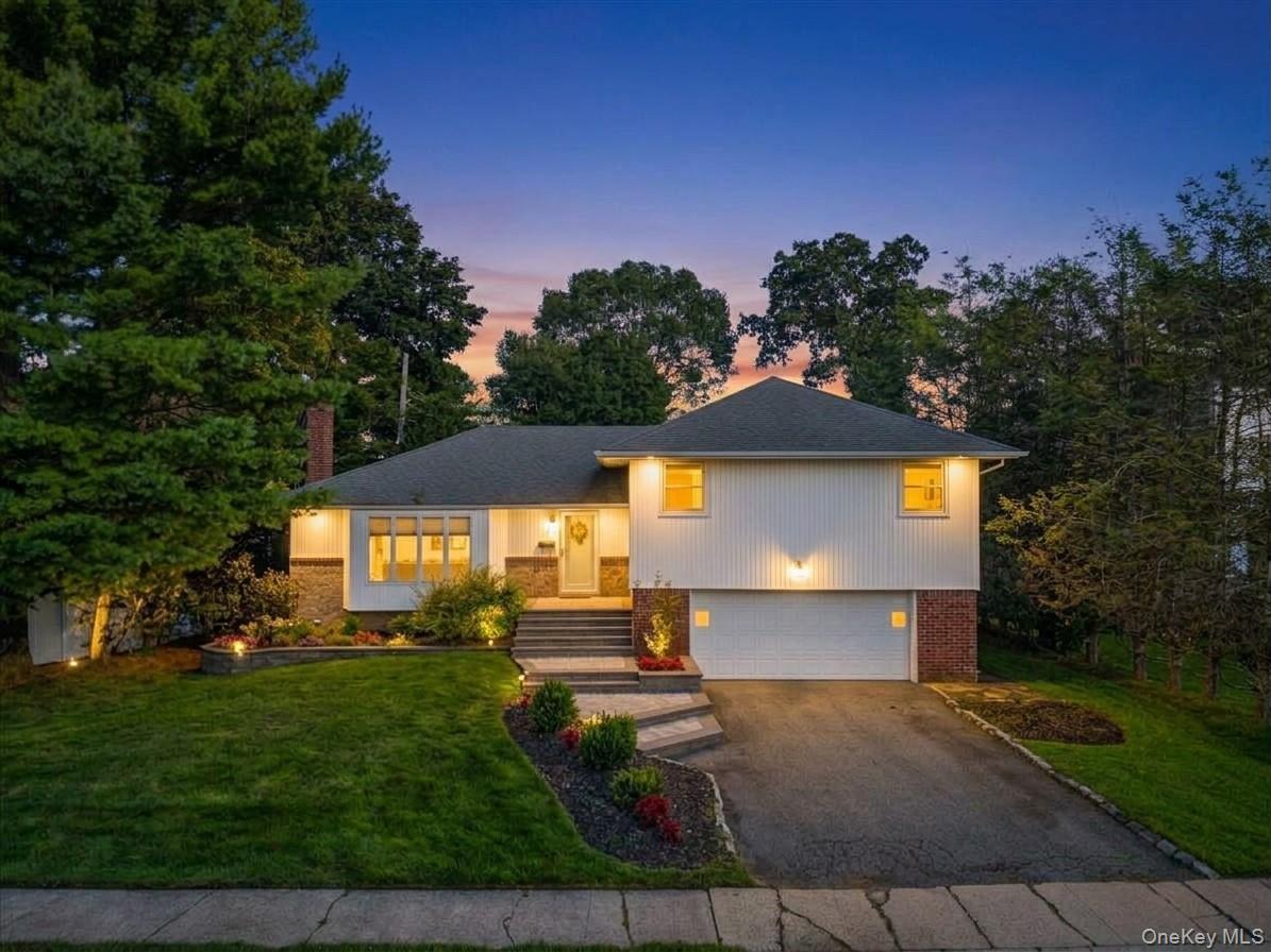 84 Melanie Lane, Syosset NY 11791