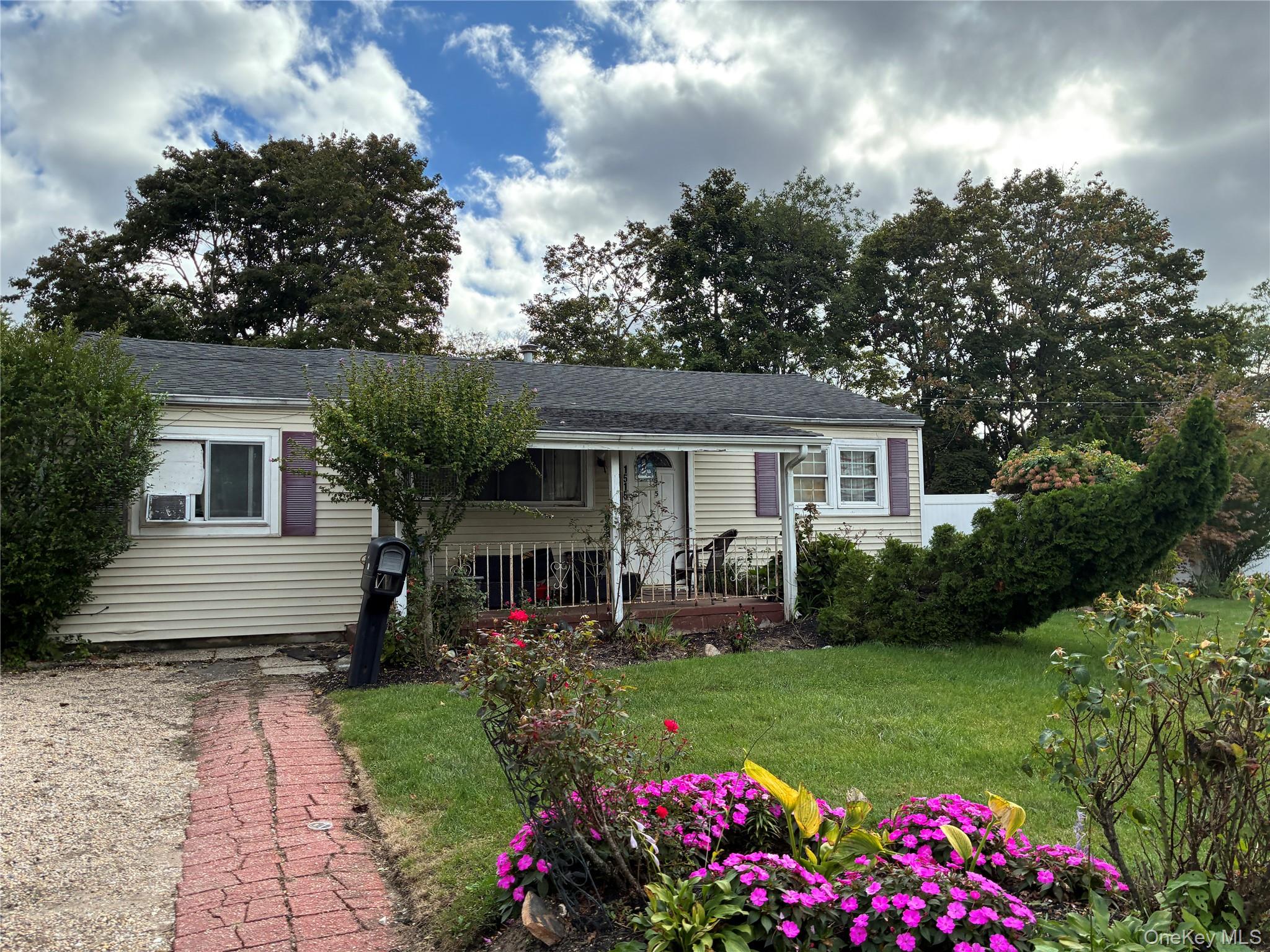1515 Emkay Street, Bay Shore NY 11706