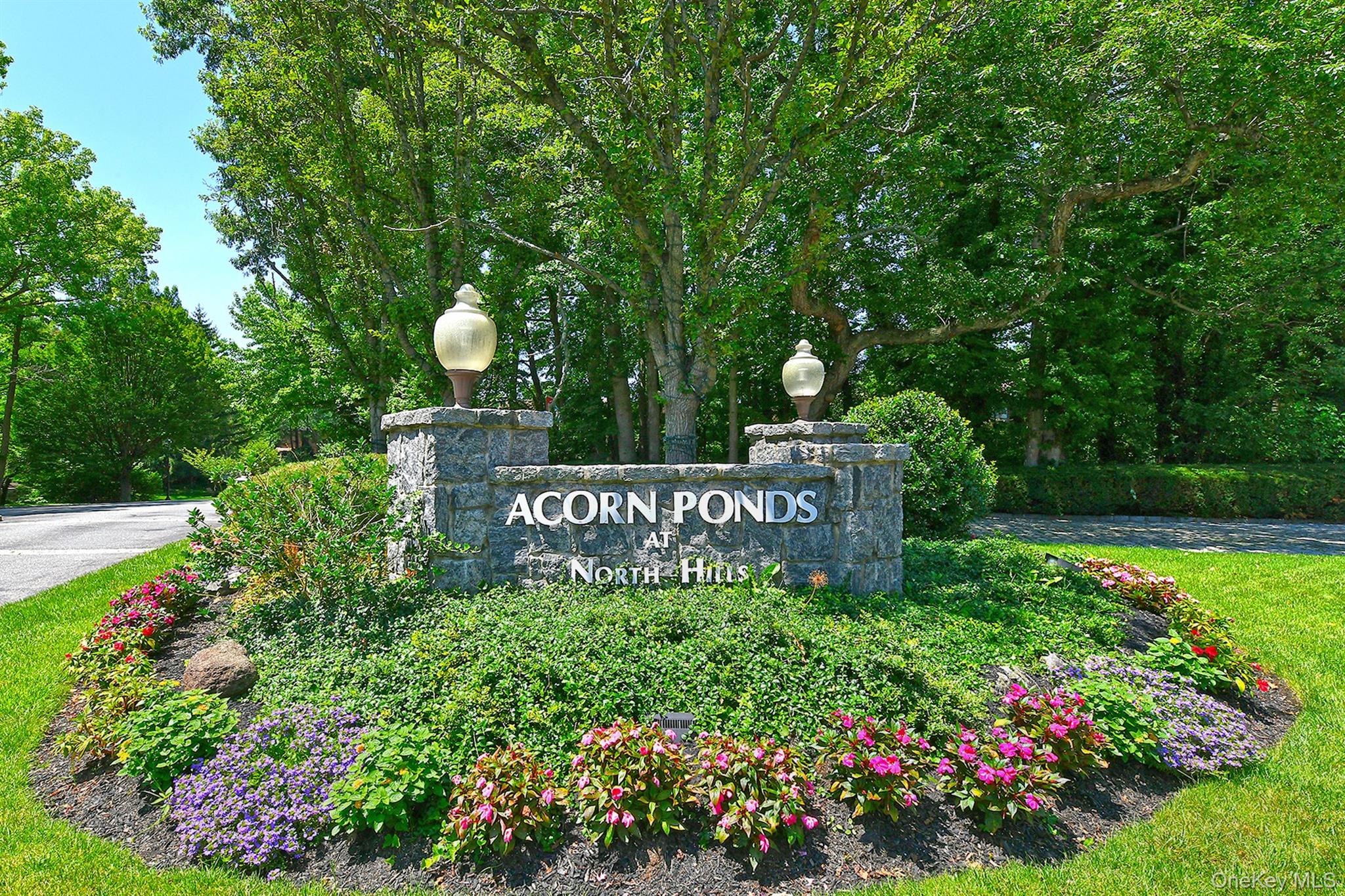19 Frost Pond Drive, Roslyn NY 11576