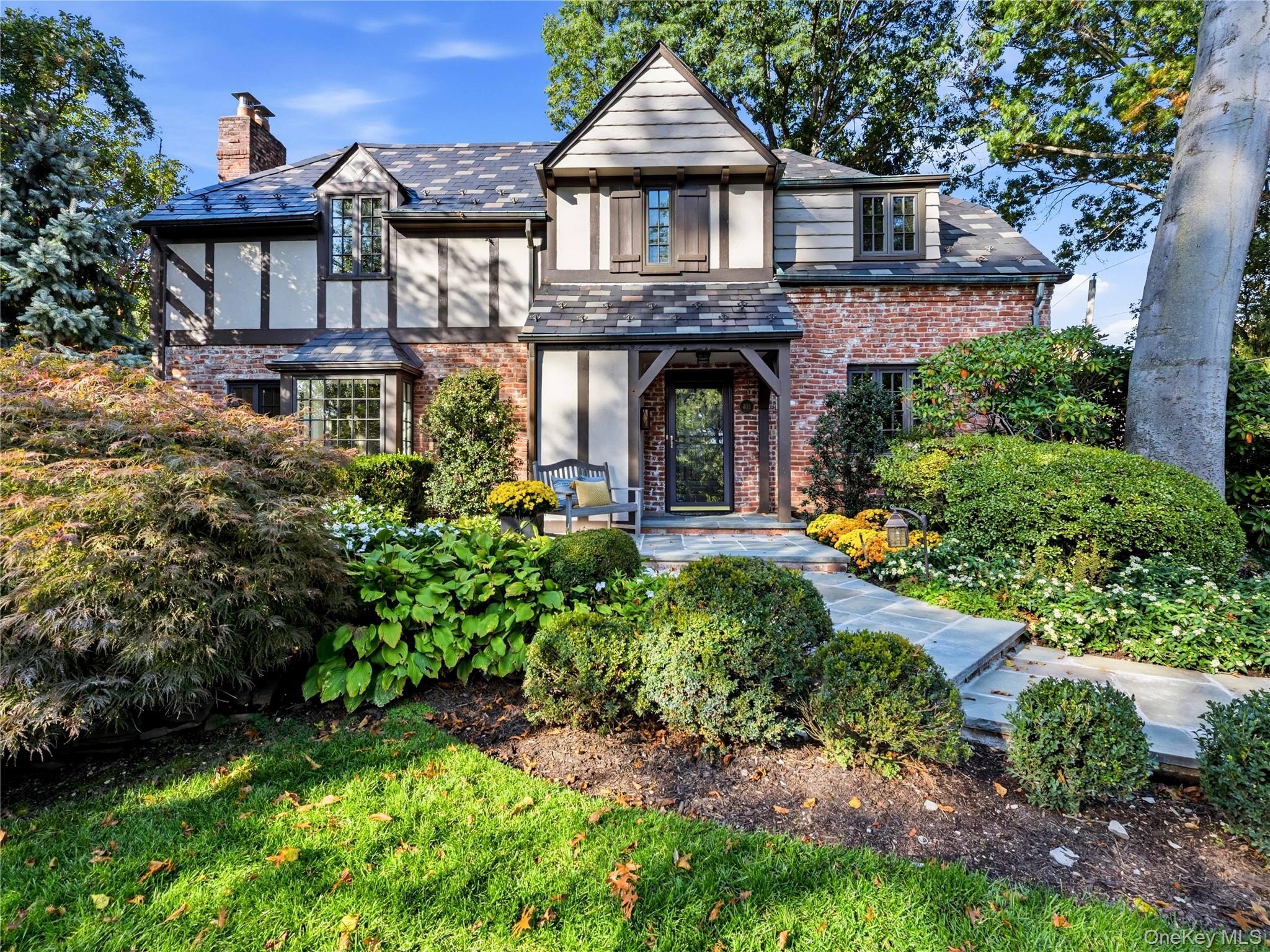 403 Ryder Road, Manhasset NY 11030