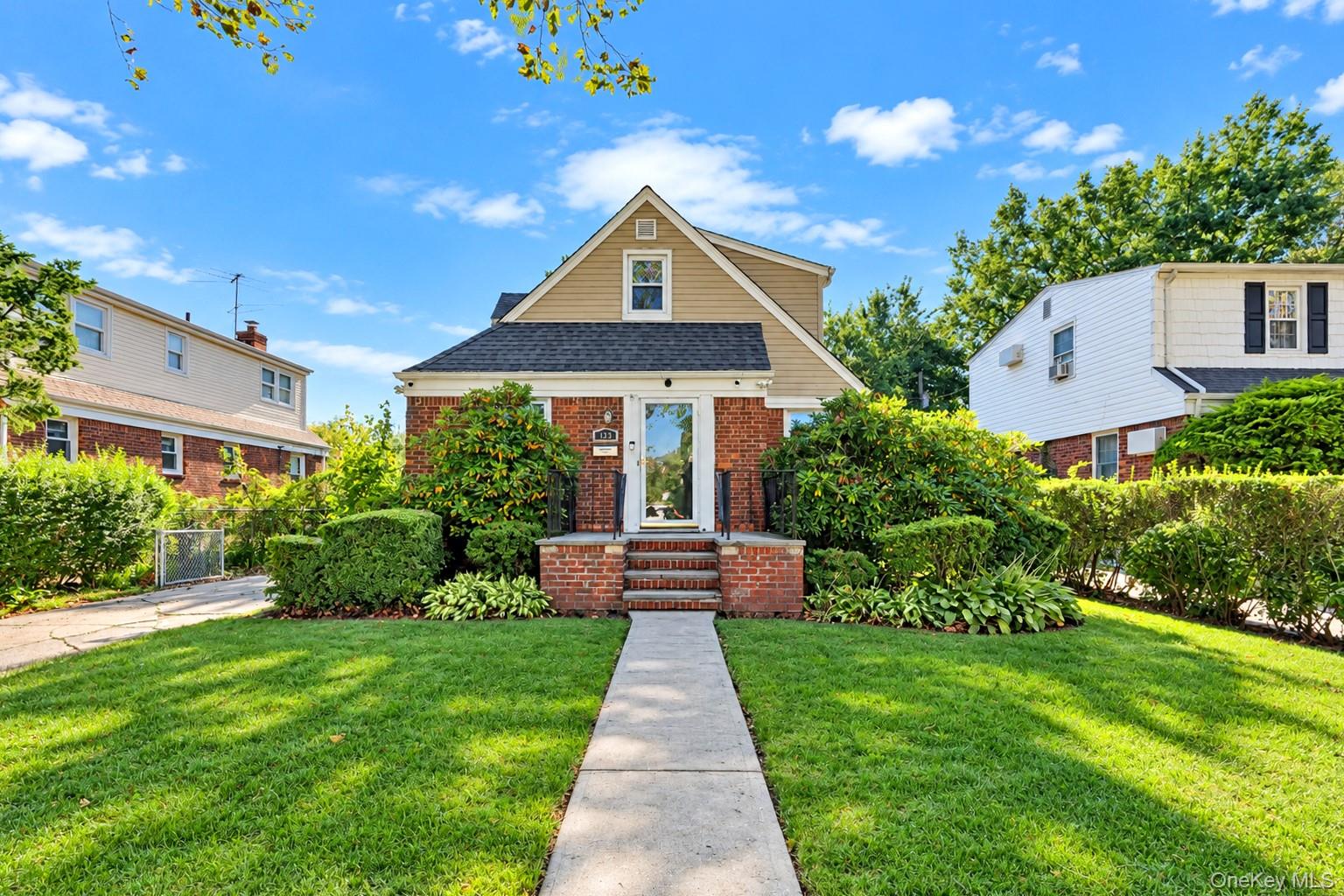 135 Sperry Boulevard, New Hyde Park NY 11040