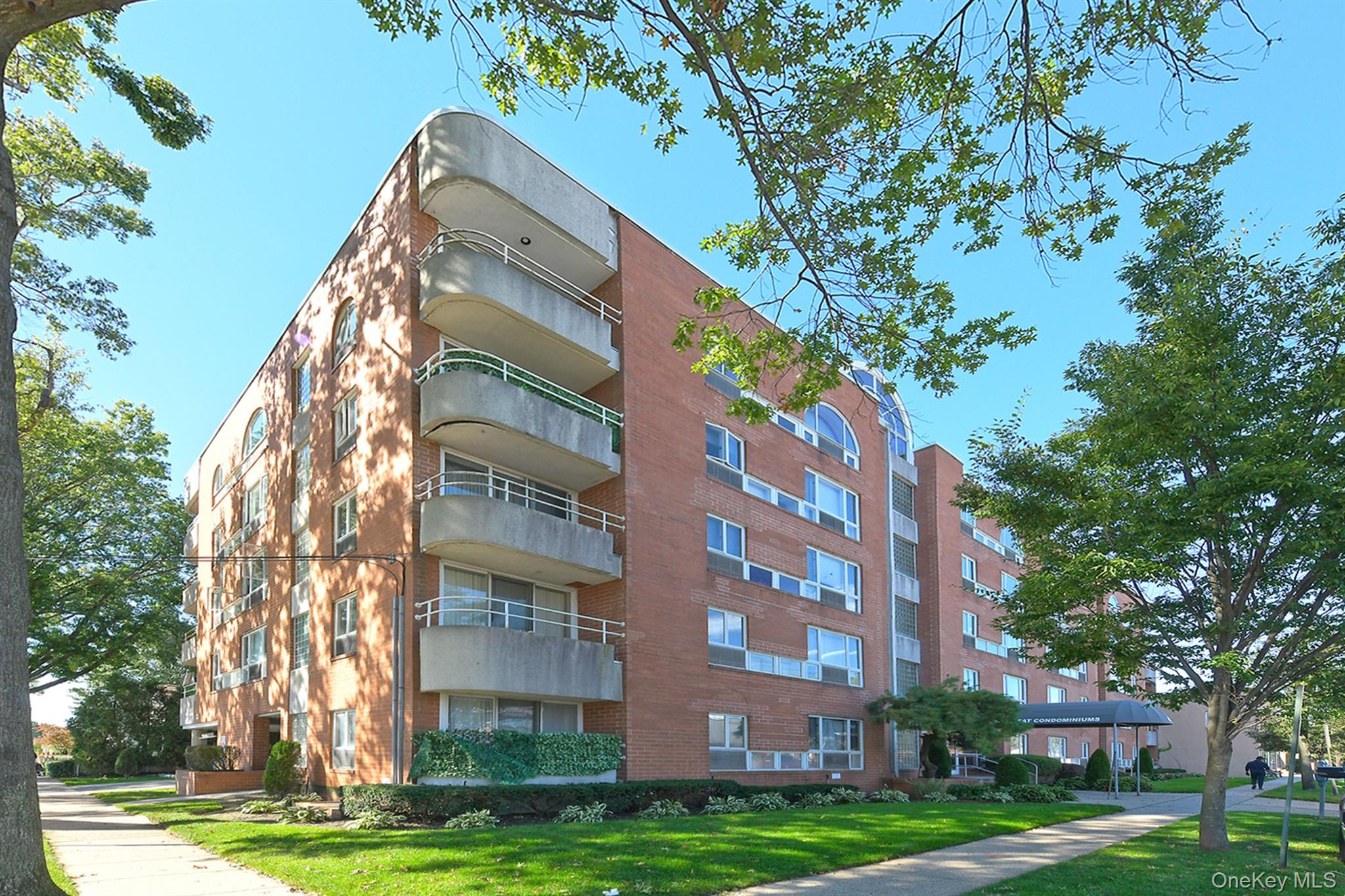 205 Mineola Boulevard Unit 5I, Mineola NY 11501