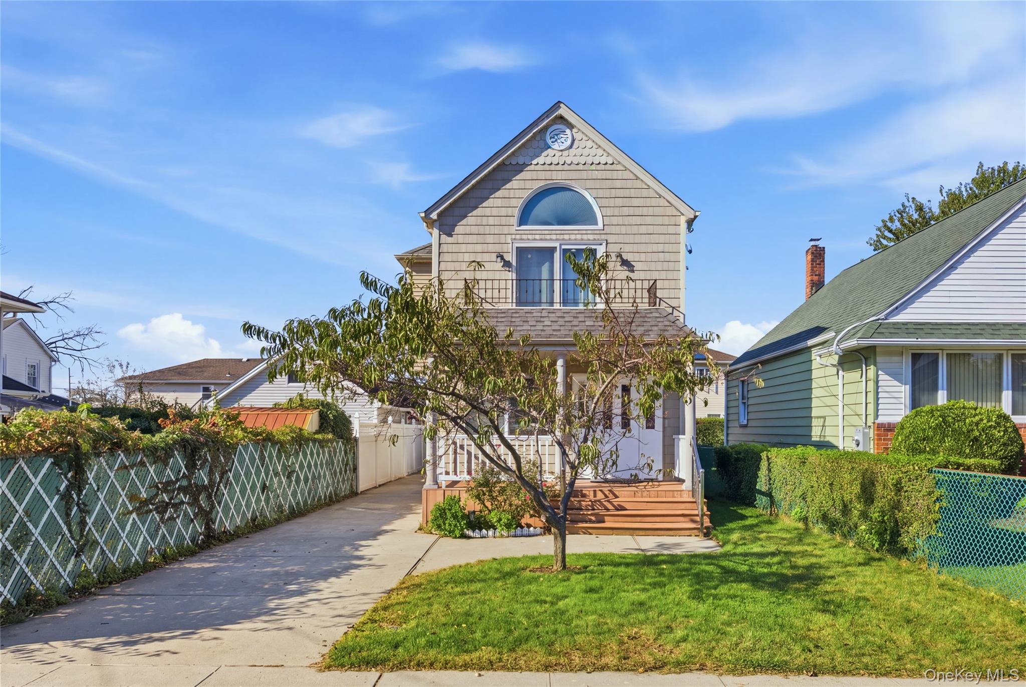 33 3rd Avenue, New Hyde Park NY 11040