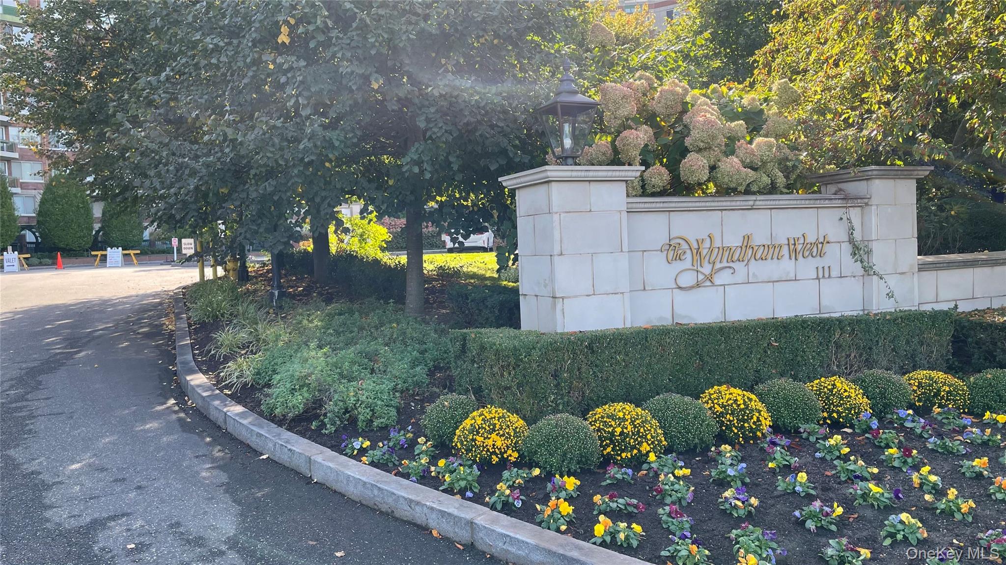 111 Cherry Valley Avenue Unit 702 W, Garden City NY 11530