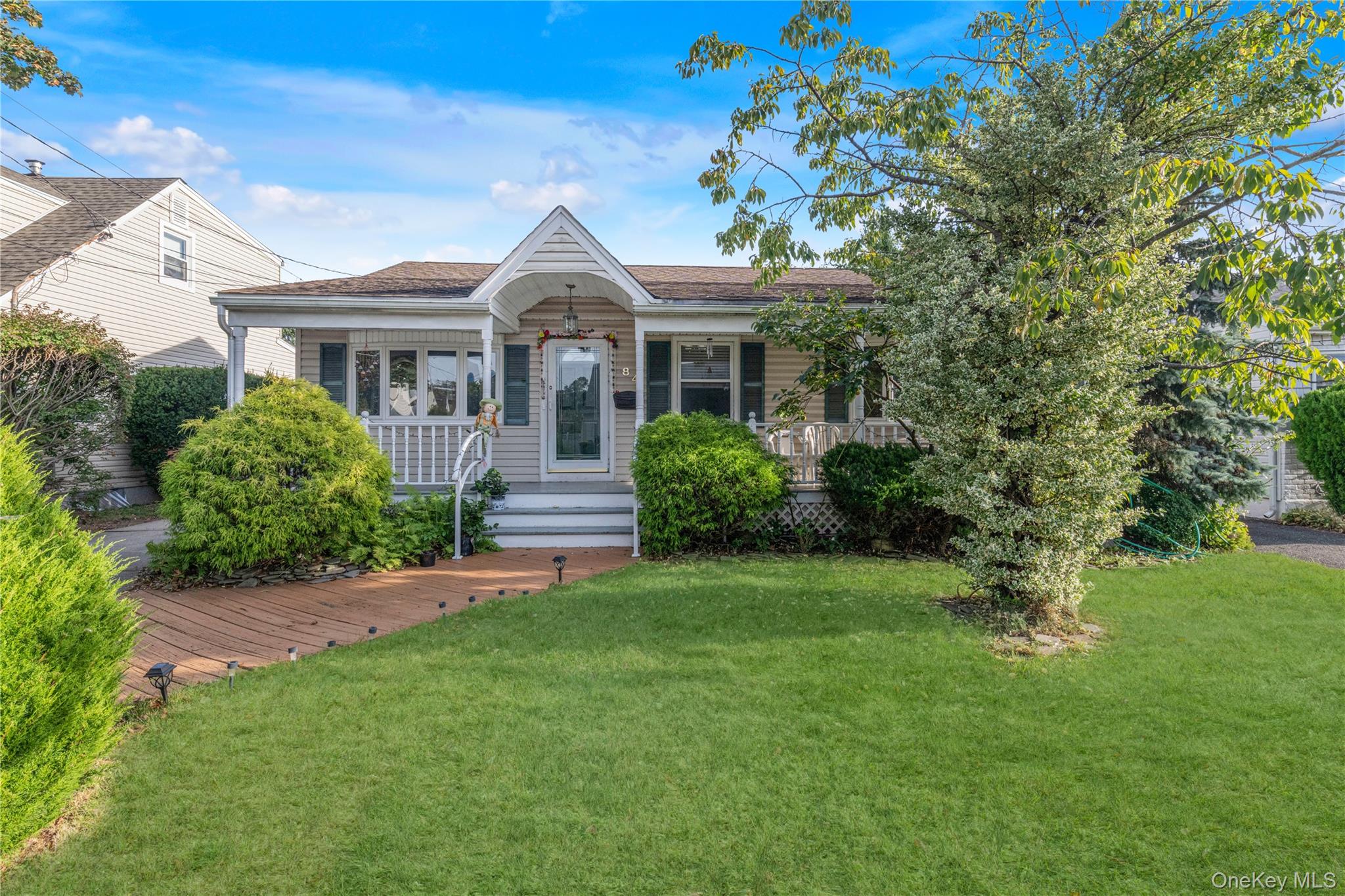 84 5th Street, New Hyde Park NY 11040