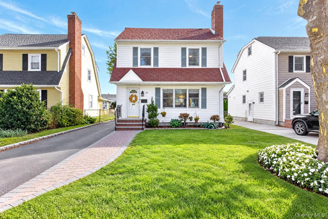 40 Cambridge Avenue, Garden City NY 11530