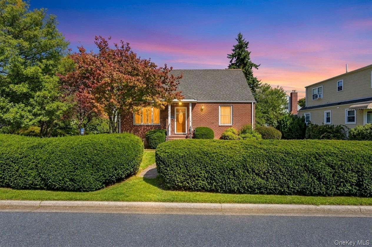31 Charles Street, Hicksville NY 11801