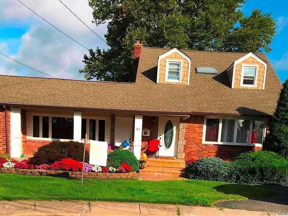 10 Victor Court, Hicksville NY 11801